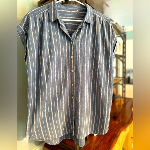 LOFT Women’s Short Sleeve Dolman Button up Shirt Chambray Denim Blue Size Large - Picture 1 of 10